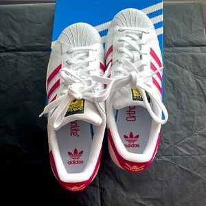 ADIDAS SUPERSTAR SNEAKERS BIG KIDS 5 1/2.. WOMEN 7…BRAND NEW